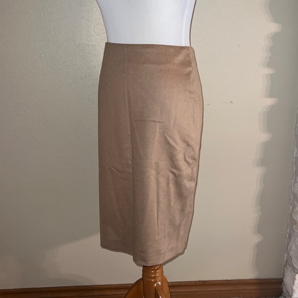 MAX MARA
Camel Hair Knee-Length Skirt
Size: M | US 8 BRAND NEW $495